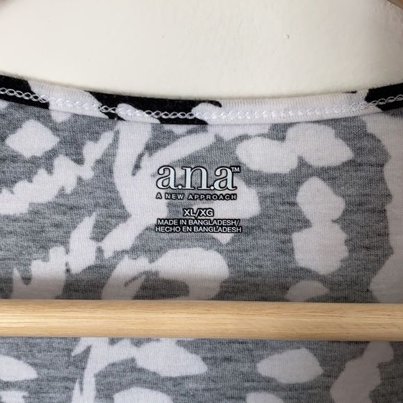 a.n.a. Women's Flowy Tank Top, XL (y42) - Picture 3 of 6